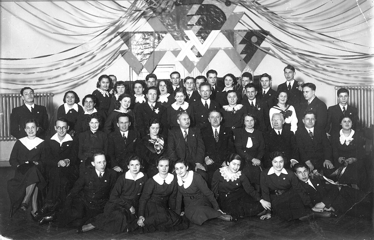 Старший класс госгимназии в Лиде. 1938 г.