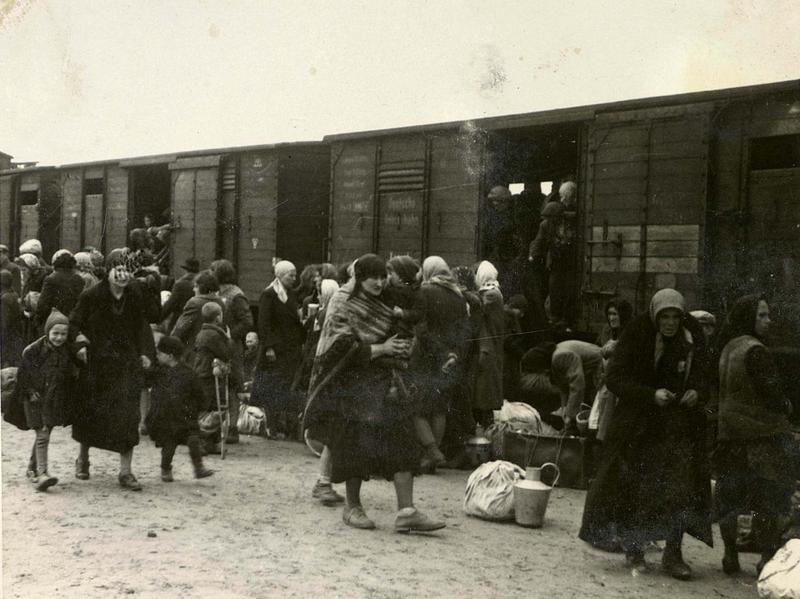 Вывоз семей репрессированных в Сибирь в апреле 1940 года