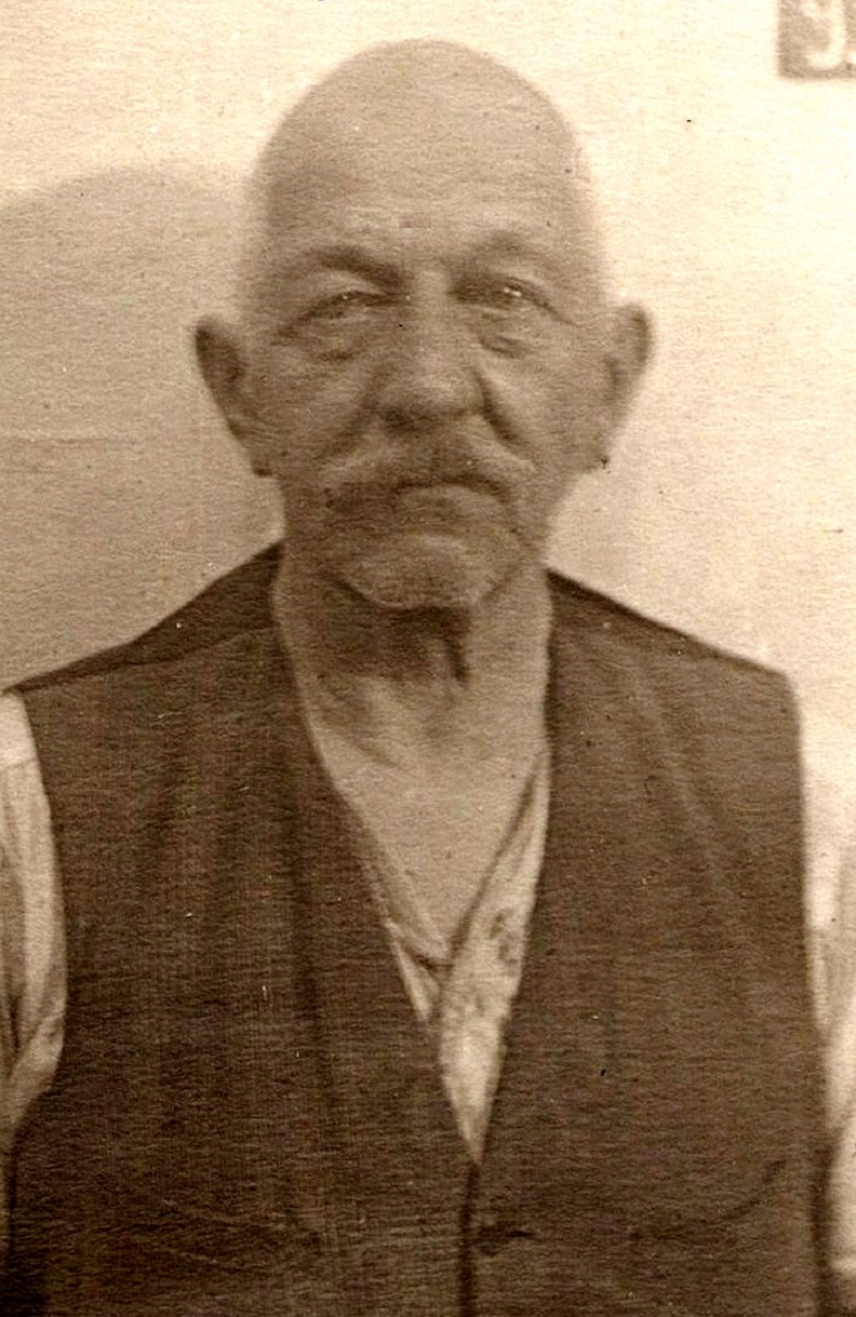 Фото Петухова А.В. в местах заключения в 1940 году